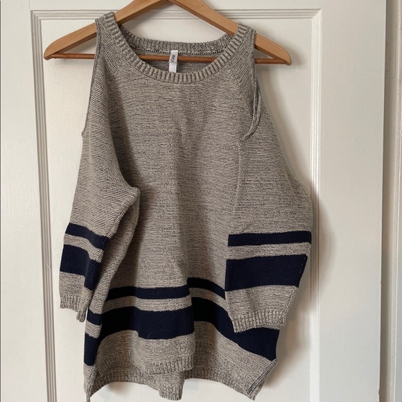 RVCA sweater - Picture 5 of 5